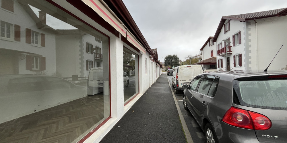 local commercial à ST JEAN PIED DE PORT (64220)
